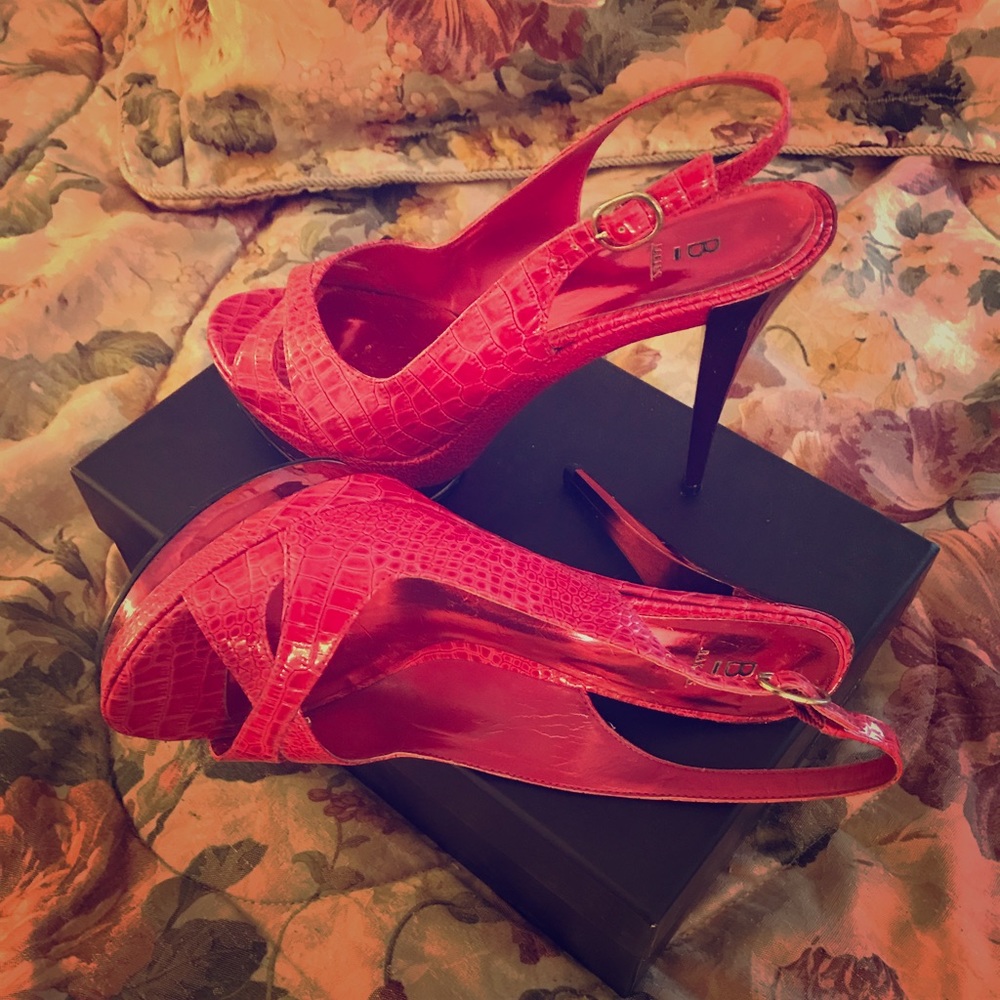 Hot pink sling backs!